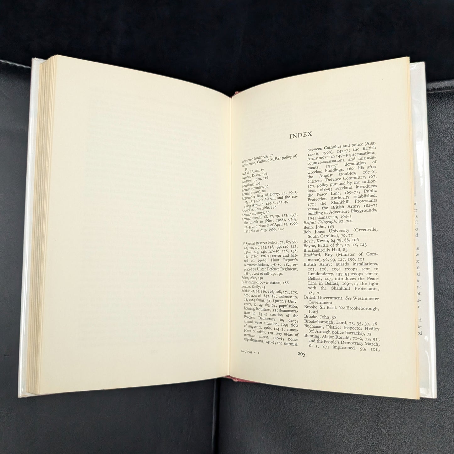 Barricades in Belfast by Max Hastings (RARE First American Edition), 1970 ๐๐ฌ๐งโ๏ธ