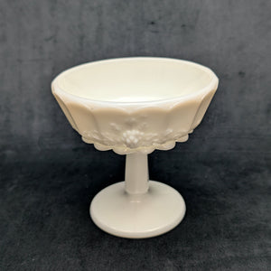 Vintage Milchglas Bonbonschale mit Sockel (Grapevine, unbekannter Hersteller)