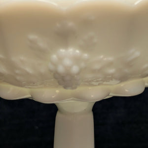 Vintage Milchglas Bonbonschale mit Sockel (Grapevine, unbekannter Hersteller)