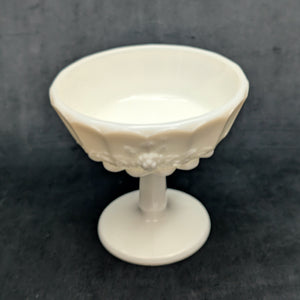 Vintage Milchglas Bonbonschale mit Sockel (Grapevine, unbekannter Hersteller)