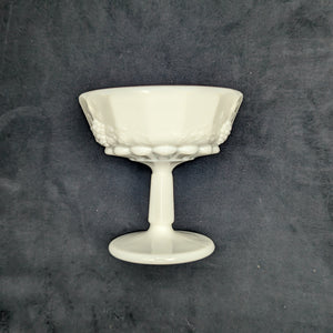 Vintage Milchglas Bonbonschale mit Sockel (Grapevine, unbekannter Hersteller)