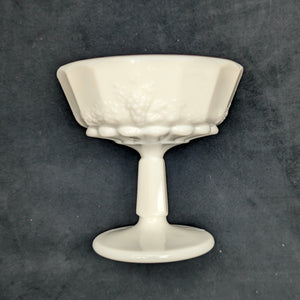 Vintage Milchglas Bonbonschale mit Sockel (Grapevine, unbekannter Hersteller)