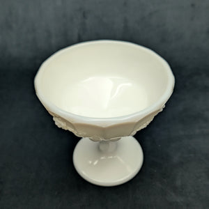 Vintage Milchglas Bonbonschale mit Sockel (Grapevine, unbekannter Hersteller)
