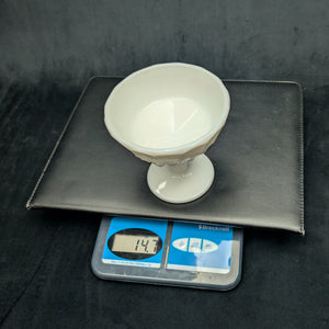 Vintage Milchglas Bonbonschale mit Sockel (Grapevine, unbekannter Hersteller)