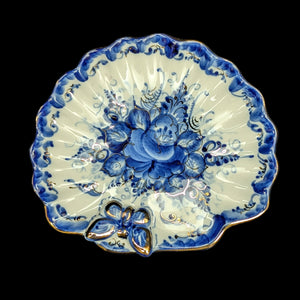 Antique Blue & White Shell Dish – Gzhel Style Floral Motif with Gilt Butterfly (Russia/European Export), c. 1980 🦋💙✨