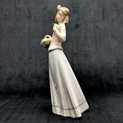 Lladro "Innocence in Bloom" Figurine (Collectors Society, Spain), 1996 💖💐🇪🇸