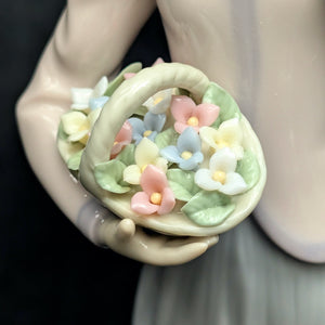 Lladro "Innocence in Bloom" Figurine (HN 7644), 1996 Collectors Society, José Puche Design 💖💐🇪🇸