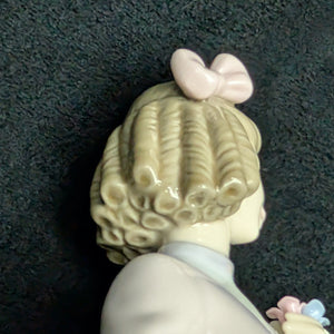 Lladro "Innocence in Bloom" Figurine (HN 7644), 1996 Collectors Society, José Puche Design 💖💐🇪🇸