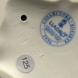 Lladro "Innocence in Bloom" Figurine (HN 7644), 1996 Collectors Society, José Puche Design 💖💐🇪🇸