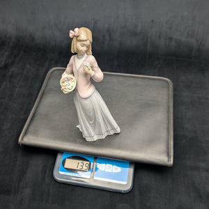 Lladro "Innocence in Bloom" Figurine (HN 7644), 1996 Collectors Society, José Puche Design 💖💐🇪🇸