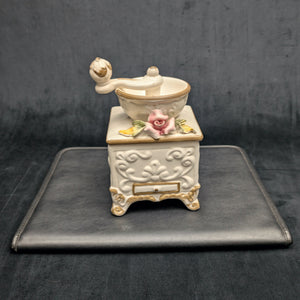 复古卡波迪蒙特风格瓷器咖啡研磨机雕像（意大利）