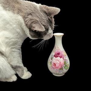 Vintage Noritake Hand-Painted Rose Vase – Bone China with Gold Trim (Japan), c. 1955 🌸🏺🇯🇵