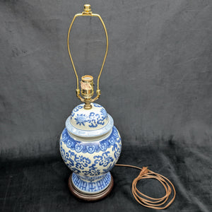 Vintage Blue & White Porcelain Table Lamp – Ginger Jar Form, Hand-Painted Chinoiserie (Working Condition), c. 1960 💡💙🏺