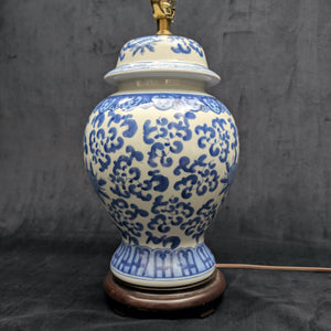 Vintage Blue & White Porcelain Table Lamp – Ginger Jar Form, Hand-Painted Chinoiserie (Working Condition), c. 1960 💡💙🏺