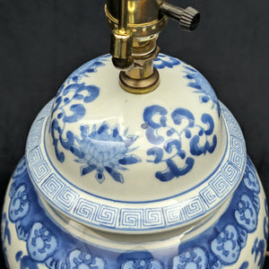 Vintage Blue & White Porcelain Table Lamp – Ginger Jar Form, Hand-Painted Chinoiserie (Working Condition), c. 1960 💡💙🏺