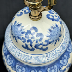 Vintage Blue & White Porcelain Table Lamp – Ginger Jar Form, Hand-Painted Chinoiserie (Working Condition), c. 1960 💡💙🏺