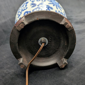 Vintage Blue & White Porcelain Table Lamp – Ginger Jar Form, Hand-Painted Chinoiserie (Working Condition), c. 1960 💡💙🏺