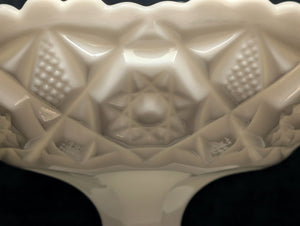 Vintage Bonbonschale aus Milchglas (Hersteller unbekannt)