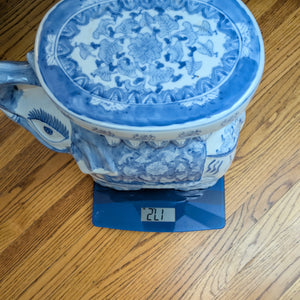 Vintage Blue & White Porcelain Elephant Stool (Chinoiserie Style) – Hand-Painted Accent Table, c. 1960 🐘💙⚜️