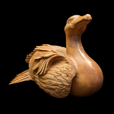 Handgeschnitzte Schwanenskulptur aus Holz von unbekanntem Hersteller (Volkskunst, SELTEN), ca. Anfang bis Mitte des 20. Jahrhunderts 🦢🪵✨