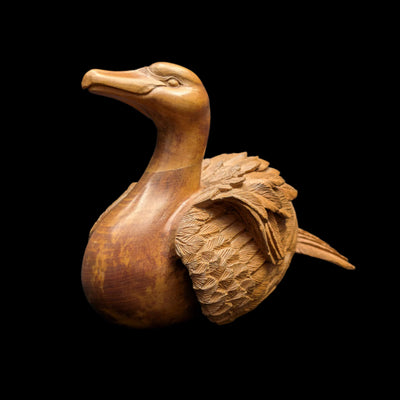 Handgeschnitzte Schwanenskulptur aus Holz von unbekanntem Hersteller (Volkskunst, SELTEN), ca. Anfang bis Mitte des 20. Jahrhunderts 🦢🪵✨