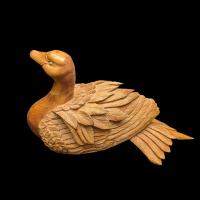 Handgeschnitzte Schwanenskulptur aus Holz von unbekanntem Hersteller (Volkskunst, SELTEN), ca. Anfang bis Mitte des 20. Jahrhunderts 🦢🪵✨