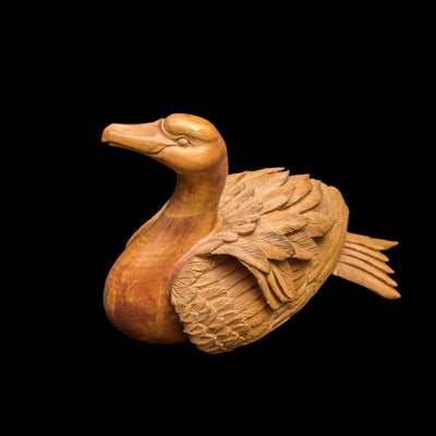 Handgeschnitzte Schwanenskulptur aus Holz von unbekanntem Hersteller (Volkskunst, SELTEN), ca. Anfang bis Mitte des 20. Jahrhunderts 🦢🪵✨