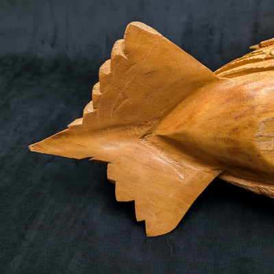 Handgeschnitzte Schwanenskulptur aus Holz von unbekanntem Hersteller (Volkskunst, SELTEN), ca. Anfang bis Mitte des 20. Jahrhunderts 🦢🪵✨