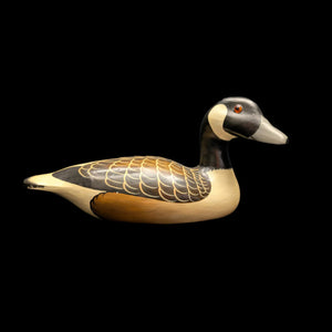 Vintage Hand-Painted Canada Goose Decoy by Wgio (Hand-Painted, Hunting), 1992 🦆🎨🌿