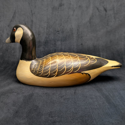 Vintage Hand-Painted Canada Goose Decoy by Wgio (Hand-Painted, Hunting), 1992 🦆🎨🌿