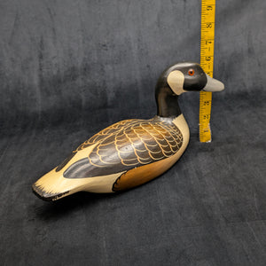 Vintage Hand-Painted Canada Goose Decoy by Wgio (Hand-Painted, Hunting), 1992 🦆🎨🌿