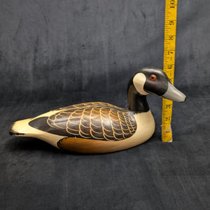 Vintage Hand-Painted Canada Goose Decoy by Wgio (Hand-Painted, Hunting), 1992 🦆🎨🌿
