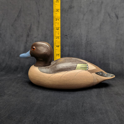 Handbemalte Lockenente mit grünen Flügeln im Vintage-Stil von Wildfowler Decoys (handbemalt, Jagd), 1985 🦆🎨🌿