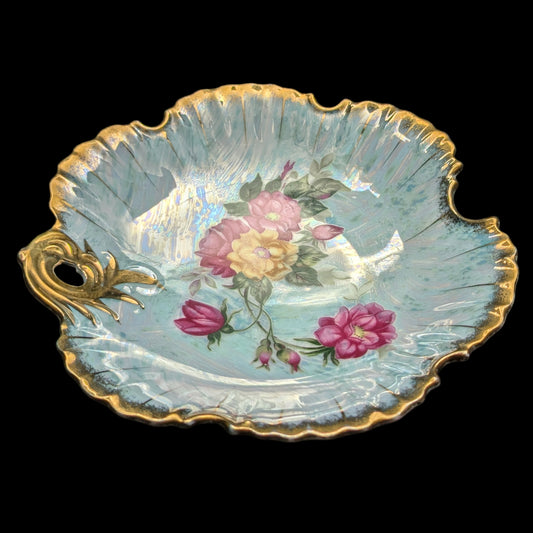 Antique Hand-Painted Nippon Dish – Iridescent Shell Form, Rose Motif & Gilt Handle (Japan), c. 1915 🌸👑🇯🇵