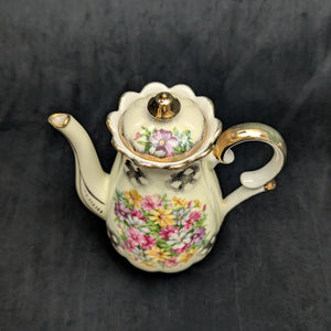 Lefton China Demitasse Pot (Footed Rococo Revival Pink Roses #1077), Circa 1960s 👑🌹🇯🇵