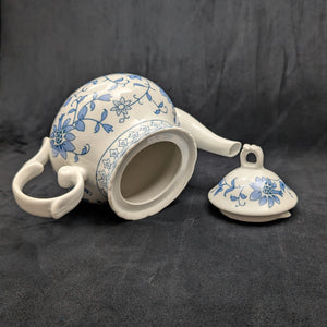 Unattributed Blue and White Teapot (Embossed Geometric Band and Chinoiserie Floral), Circa 1970s 💙🤍☕️