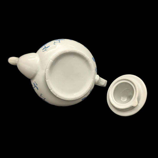 Unattributed Blue and White Teapot (Embossed Geometric Band and Chinoiserie Floral), Circa 1970s 💙🤍☕️