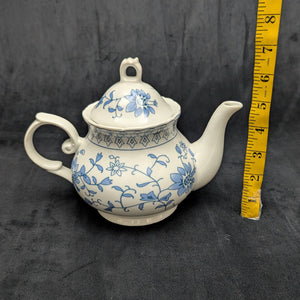 Unattributed Blue and White Teapot (Embossed Geometric Band and Chinoiserie Floral), Circa 1970s 💙🤍☕️