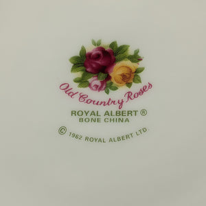 Royal Albert Old Country Roses Coffee/Tea Pot (Bone China, Tall Fluted Form), Circa 1980s 👑🌹⚜️