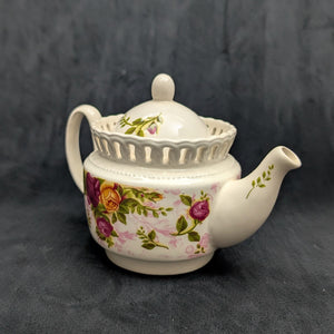 Vintage Pierced Lattice Teapot/Tea Cozy Warmer (Royal Albert Style Roses) 🌹🧺✨