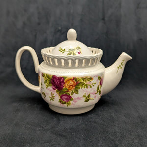 Vintage Pierced Lattice Teapot/Tea Cozy Warmer (Royal Albert Style Roses) 🌹🧺✨