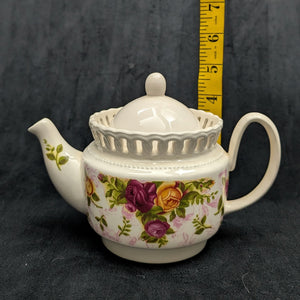 Vintage Pierced Lattice Teapot/Tea Cozy Warmer (Royal Albert Style Roses) 🌹🧺✨