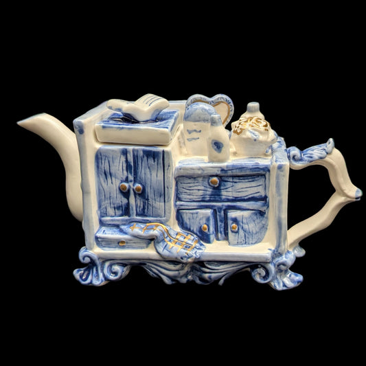 Miniature Blue & White Figural Teapot (Cabinet/Dresser Novelty) 💙🗄️📚
