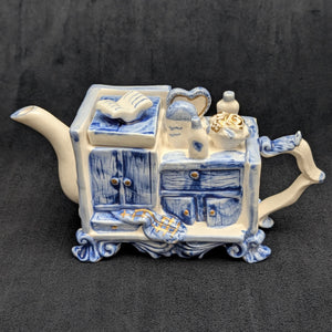 Miniature Blue & White Figural Teapot (Cabinet/Dresser Novelty) 💙🗄️📚