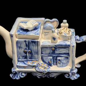 Miniature Blue & White Figural Teapot (Cabinet/Dresser Novelty) 💙🗄️📚