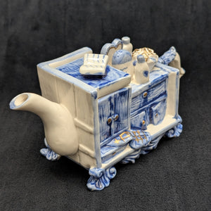 Miniature Blue & White Figural Teapot (Cabinet/Dresser Novelty) 💙🗄️📚