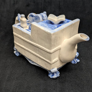 Miniature Blue & White Figural Teapot (Cabinet/Dresser Novelty) 💙🗄️📚