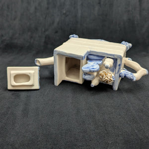 Miniature Blue & White Figural Teapot (Cabinet/Dresser Novelty) 💙🗄️📚