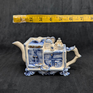 Miniature Blue & White Figural Teapot (Cabinet/Dresser Novelty) 💙🗄️📚