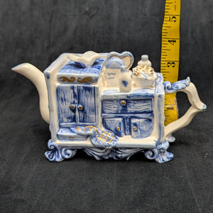 Miniature Blue & White Figural Teapot (Cabinet/Dresser Novelty) 💙🗄️📚